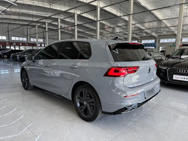 Volkswagen Golf — Фото автомобиля 7