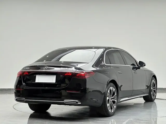 Mercedes-Benz E-Class — Фото автомобиля 7