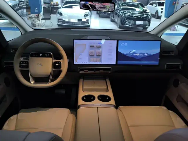 Li Auto MEGA — Фото автомобиля 9