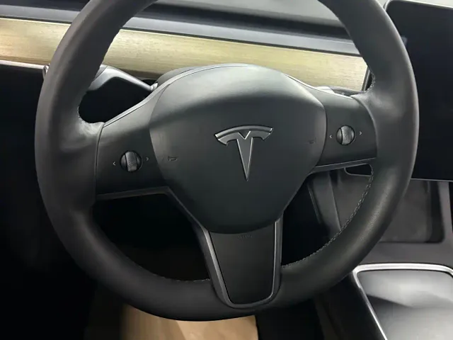 Tesla Model Y — Фото автомобиля 16