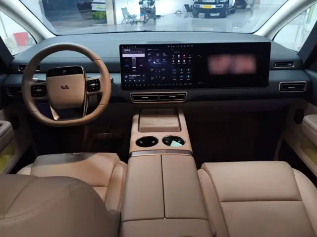 Li Auto MEGA — Фото автомобиля 5