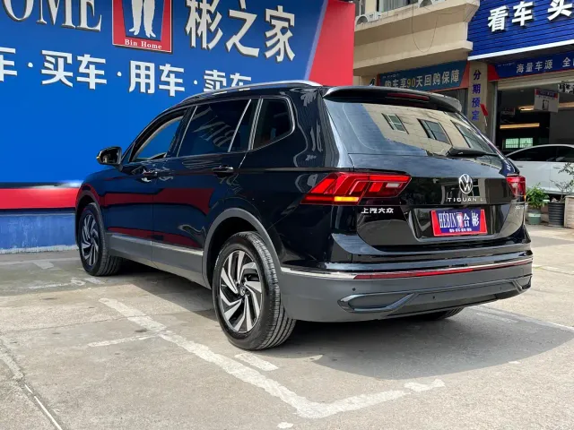 Volkswagen Tiguan L — Фото автомобиля 22