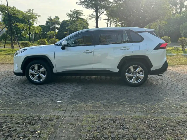 Toyota RAV4 — Фото автомобиля 3