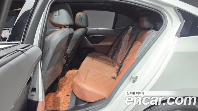BMW 5-Series 5 серия (G60) 530i xDrive M Sport — Фото автомобиля 12