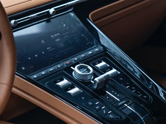 Aston Martin DB12 — Фото автомобиля 15