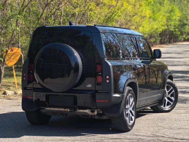 Land Rover Defender — Фото автомобиля 6