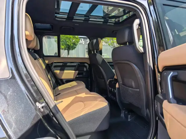 Land Rover Defender — Фото автомобиля 25