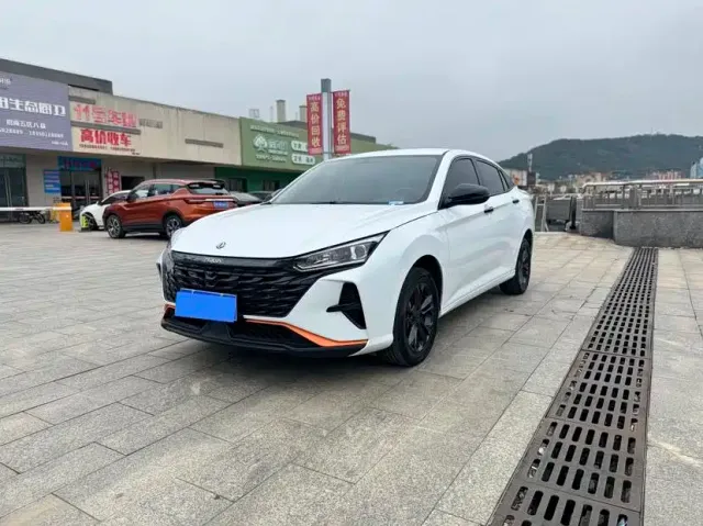 Dongfeng Yixuan — Фото автомобиля 3