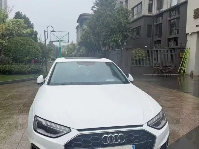 Фотография автомобиля — Audi A4L