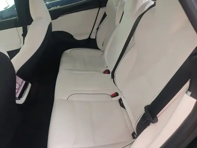 Tesla Model S 2023 Tri-motor AWD Plaid — Фото автомобиля 12