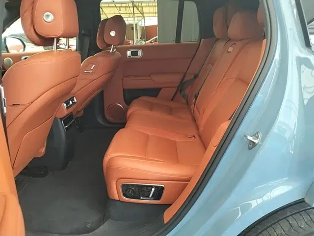 Li Auto L7 — Фото автомобиля 16