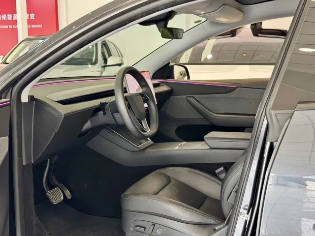 Tesla Model Y 2025 Rear-Wheel Drive — Фото автомобиля 4