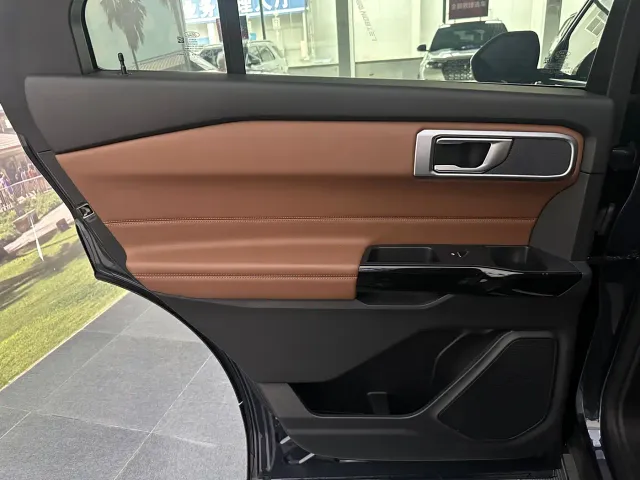 Ford Explorer — Фото автомобиля 17