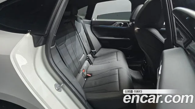 BMW i4 — Фото автомобиля 17