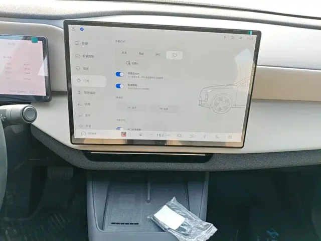 Volvo XC70 Plug-in Hybrid — Фото автомобиля 12