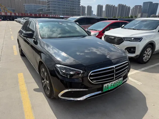 Mercedes-Benz E-Class — Фото автомобиля 3