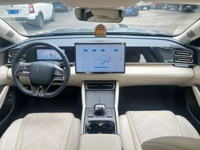 BYD Qin L — Фото автомобиля 8