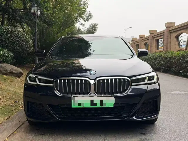 Фотография автомобиля — BMW 5 Series