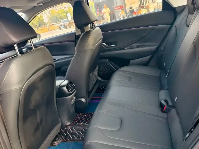 Hyundai Elantra 2022 1.5L CVT LUX Premium Edition — Фото автомобиля 14
