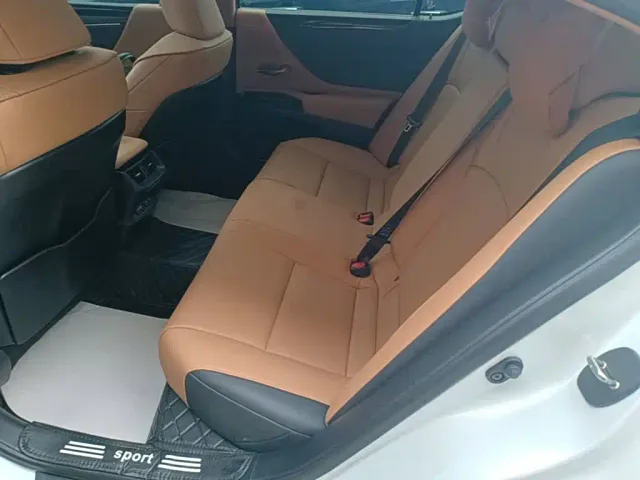 Lexus ES — Фото автомобиля 16
