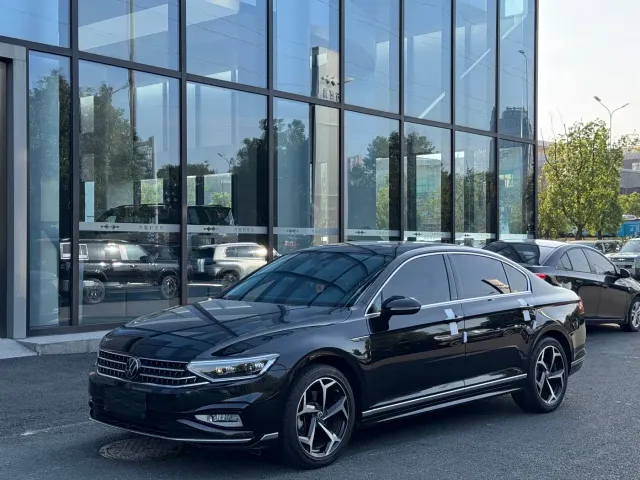 Фотография автомобиля — Volkswagen Magotan