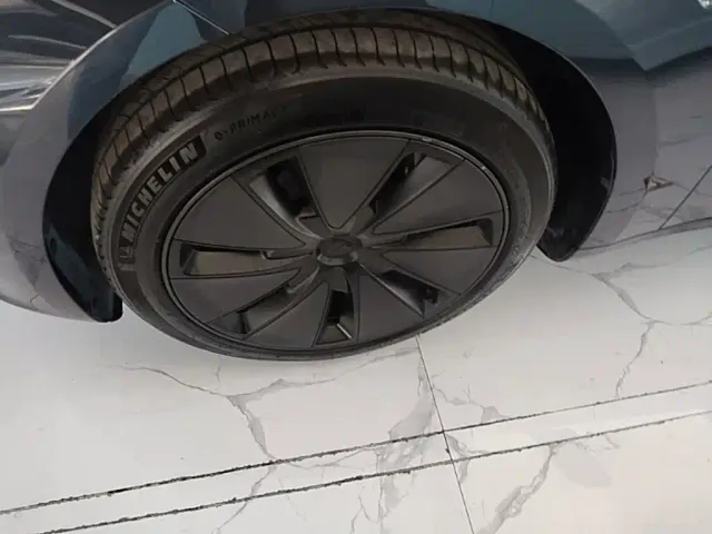 Tesla Model 3 — Фото автомобиля 22