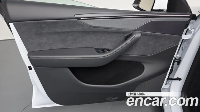 Tesla Model Y — Фото автомобиля 5