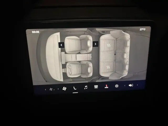 Tesla Model 3 — Фото автомобиля 7