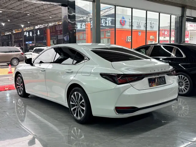 Lexus ES — Фото автомобиля 6