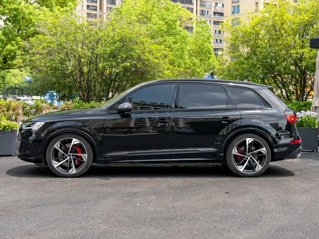 Audi SQ7 — Фото автомобиля 3