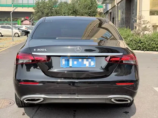 Mercedes-Benz E-Class — Фото автомобиля 5
