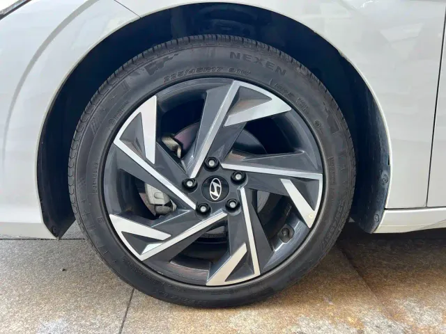 Hyundai Elantra — Фото автомобиля 14