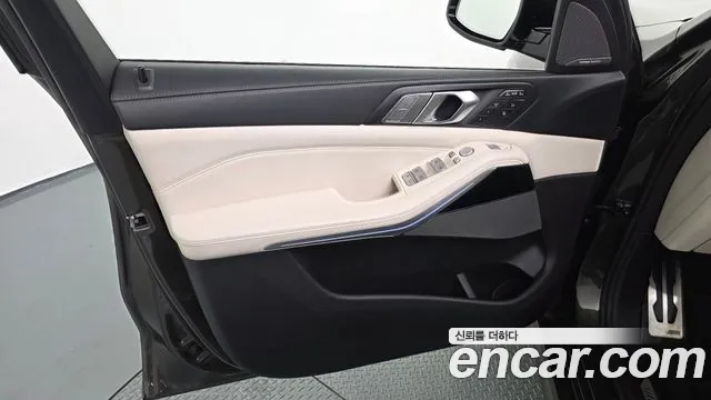 BMW X7 M50i 6 мест — Фото автомобиля 22