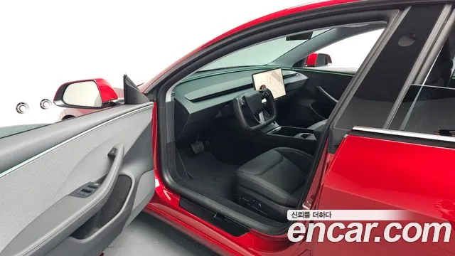 Tesla Model 3 — Фото автомобиля 9