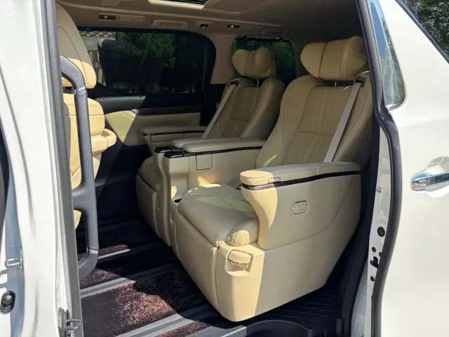 Toyota Vellfire — Фото автомобиля 9