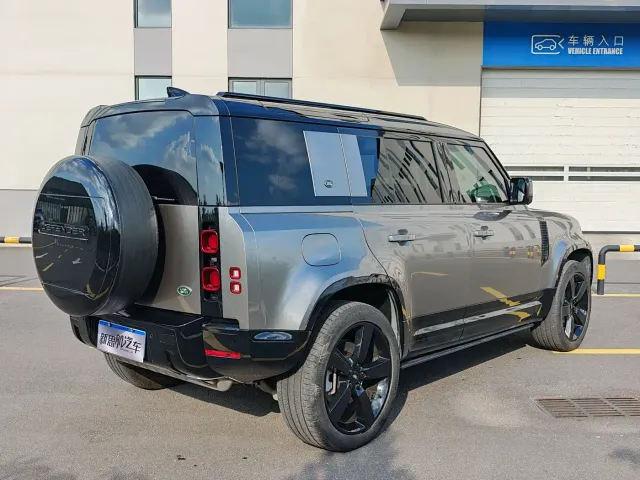Land Rover Defender — Фото автомобиля 7