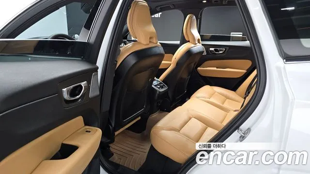 Вольво XC60 — Фото автомобиля 11