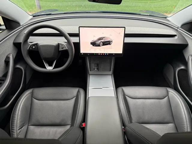 Tesla Model 3 — Фото автомобиля 12