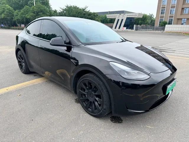 Tesla Model Y — Фото автомобиля 3