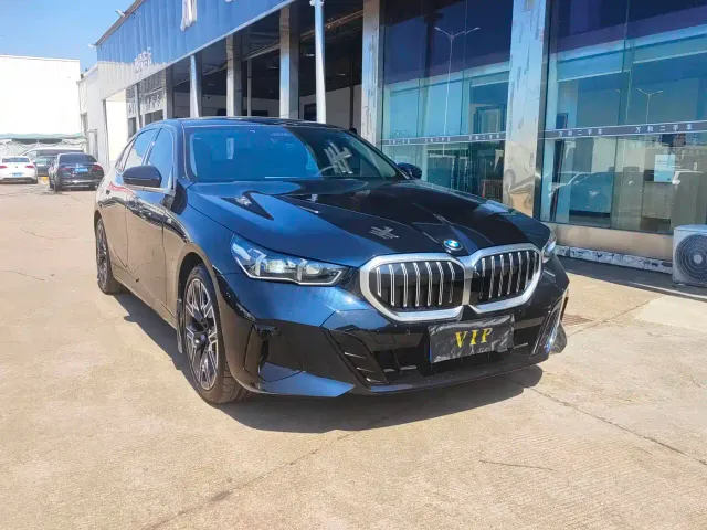 BMW 5 Series — Фото автомобиля 2