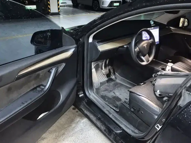 Tesla Model Y — Фото автомобиля 12