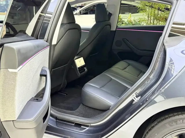 Tesla Model 3 — Фото автомобиля 6