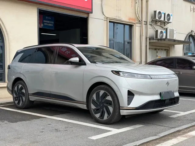 Dongfeng eπ 008 — Фото автомобиля 3