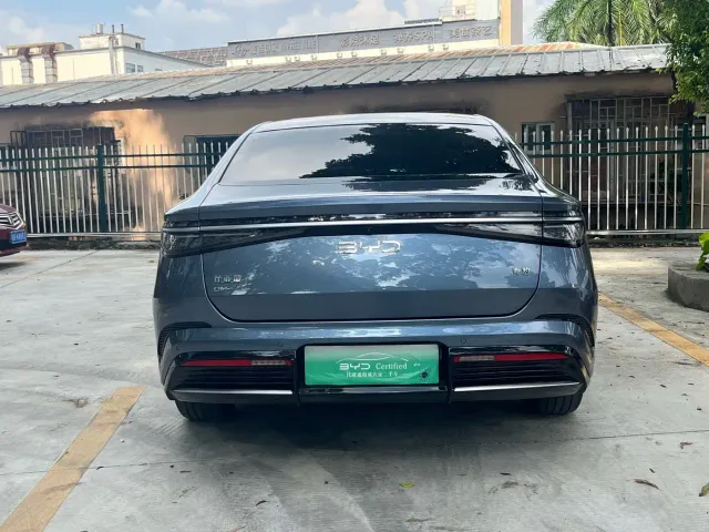 BYD Seal 2024 Glory Edition DM-i 1.5L 121km Luxury — Фото автомобиля 11