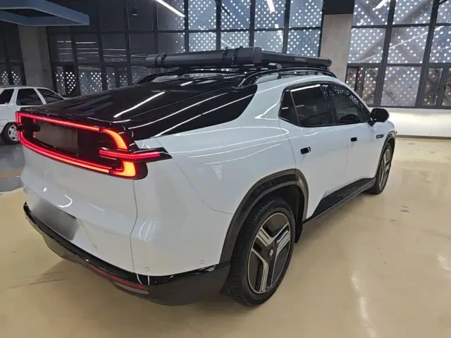 Changan Qiyuan E07 — Фото автомобиля 6