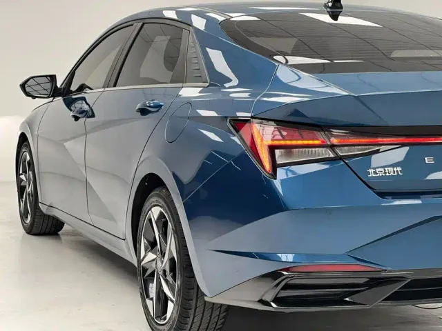 Hyundai Elantra — Фото автомобиля 8