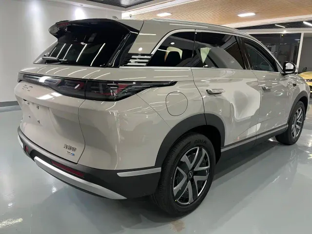 BYD Hai Shi 07 DM-i — Фото автомобиля 5