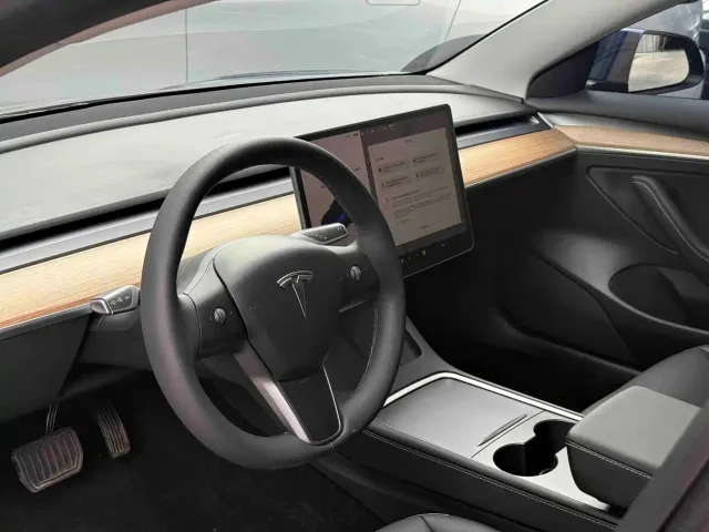 Tesla Model 3 — Фото автомобиля 15