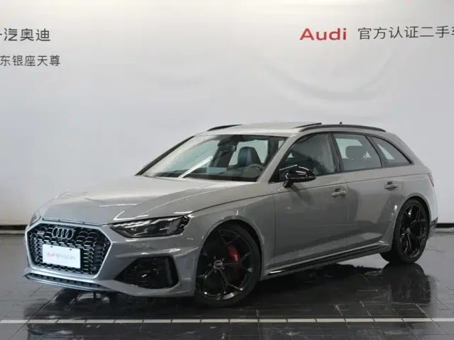 Фотография автомобиля — Audi RS 4