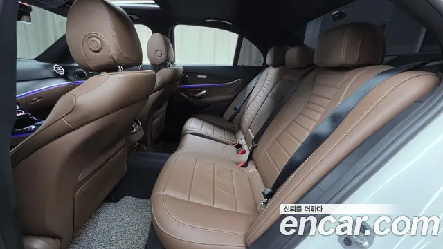 Mercedes-Benz E-Class — Фото автомобиля 5